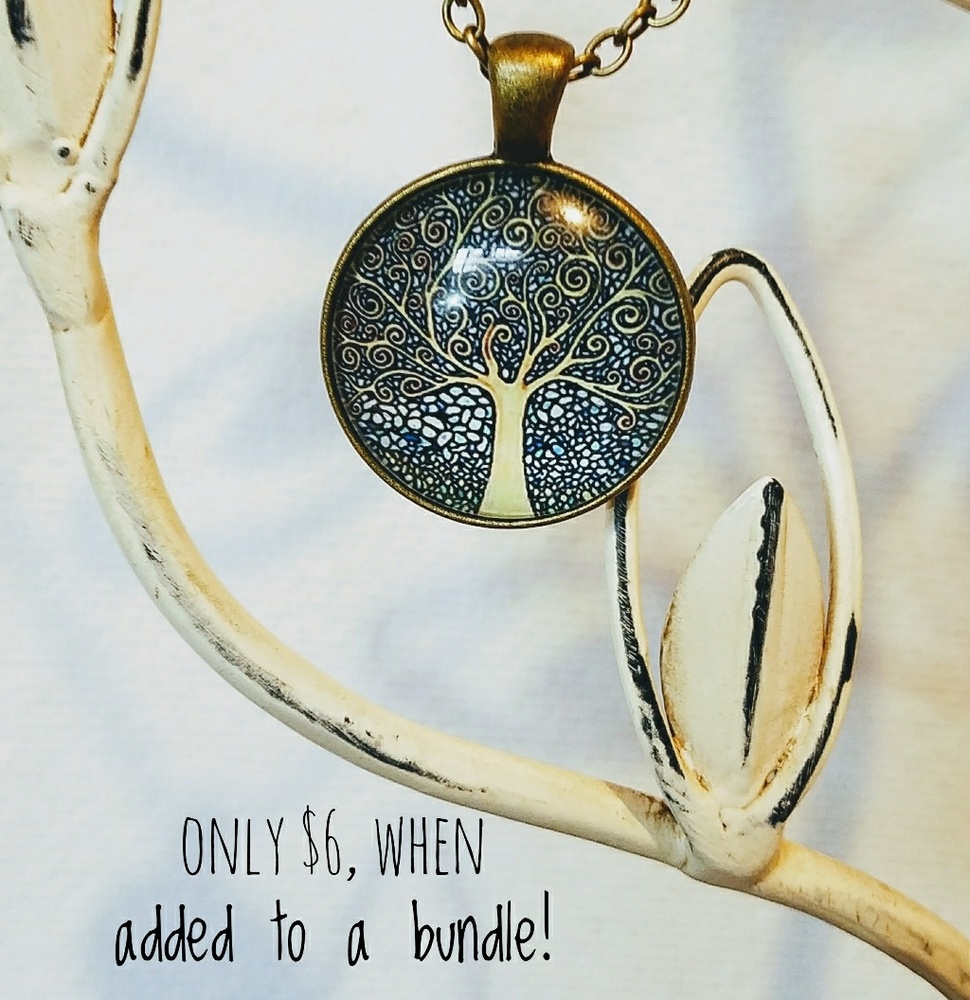 ⬇💲⬇Tree of Life Glass Image Pendant & Chain - Picture 1 of 4